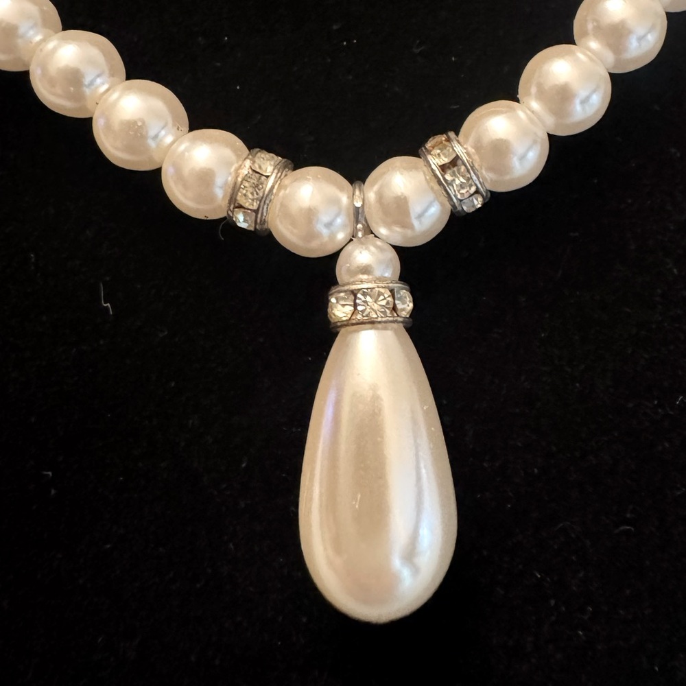 Pearl Necklace with Teardrop Pendant 18” - Picture 2 of 5